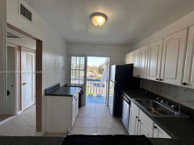 Small Image of 2223 PARK LN #304, Hollywood Number 3