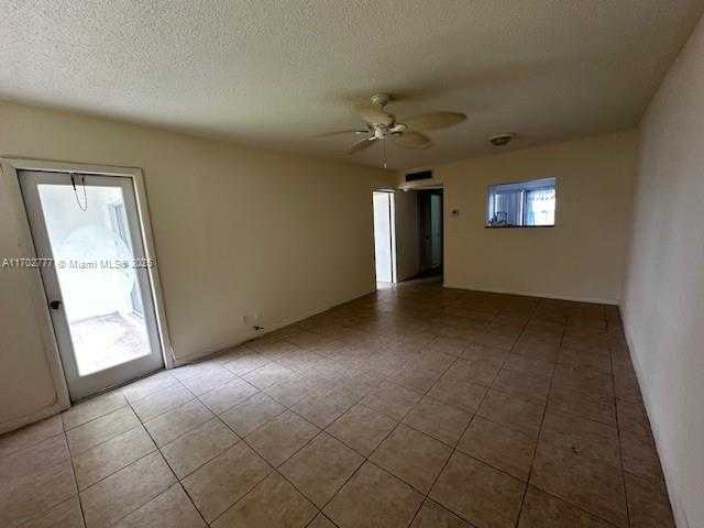 Small Image of 2223 PARK LN #304, Hollywood Number 9