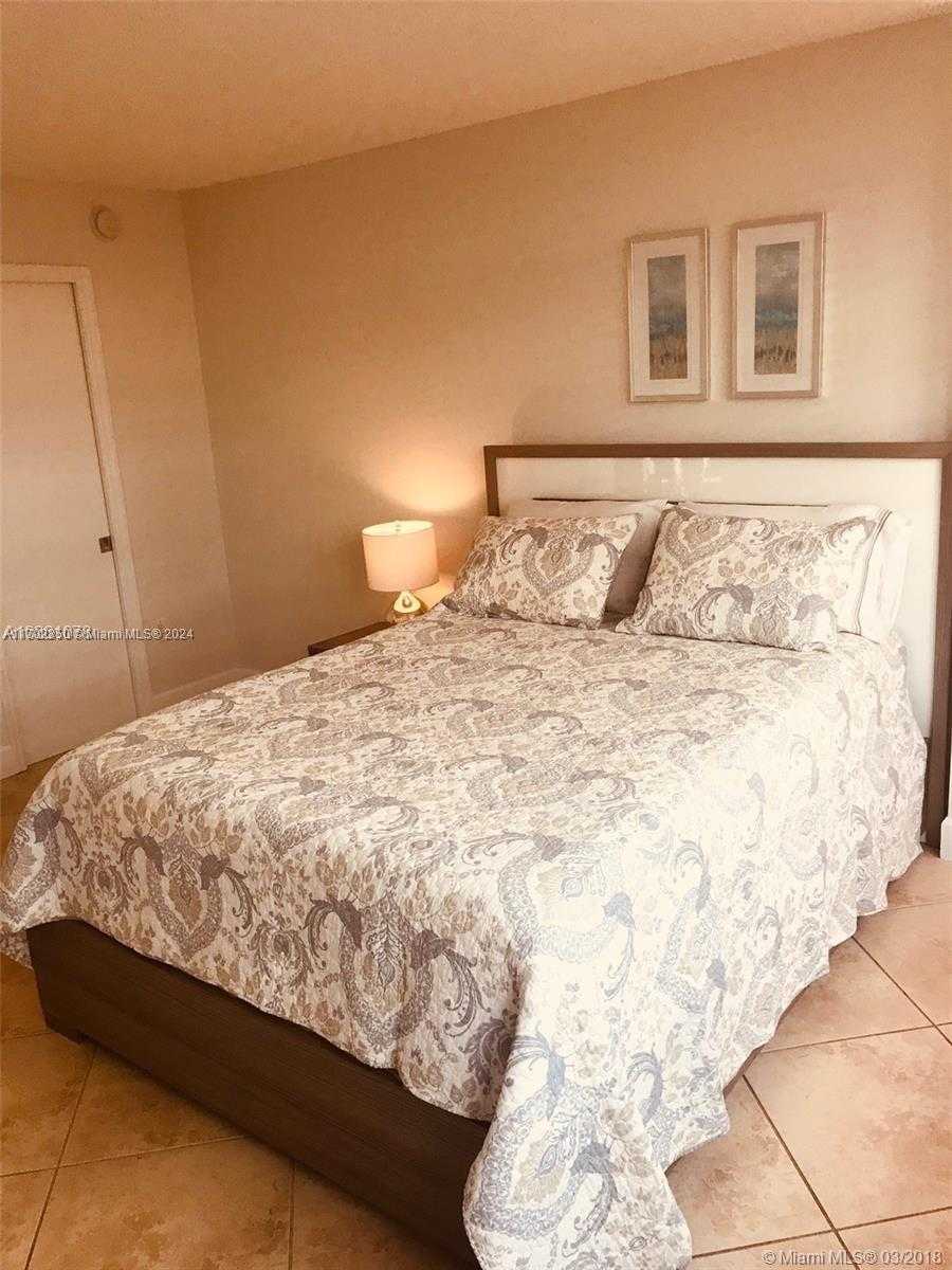 Small Image of 6917 #912, Miami Beach Number 12
