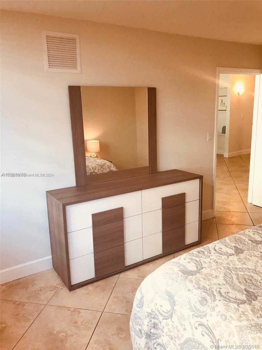 Small Image of 6917 #912, Miami Beach Number 14