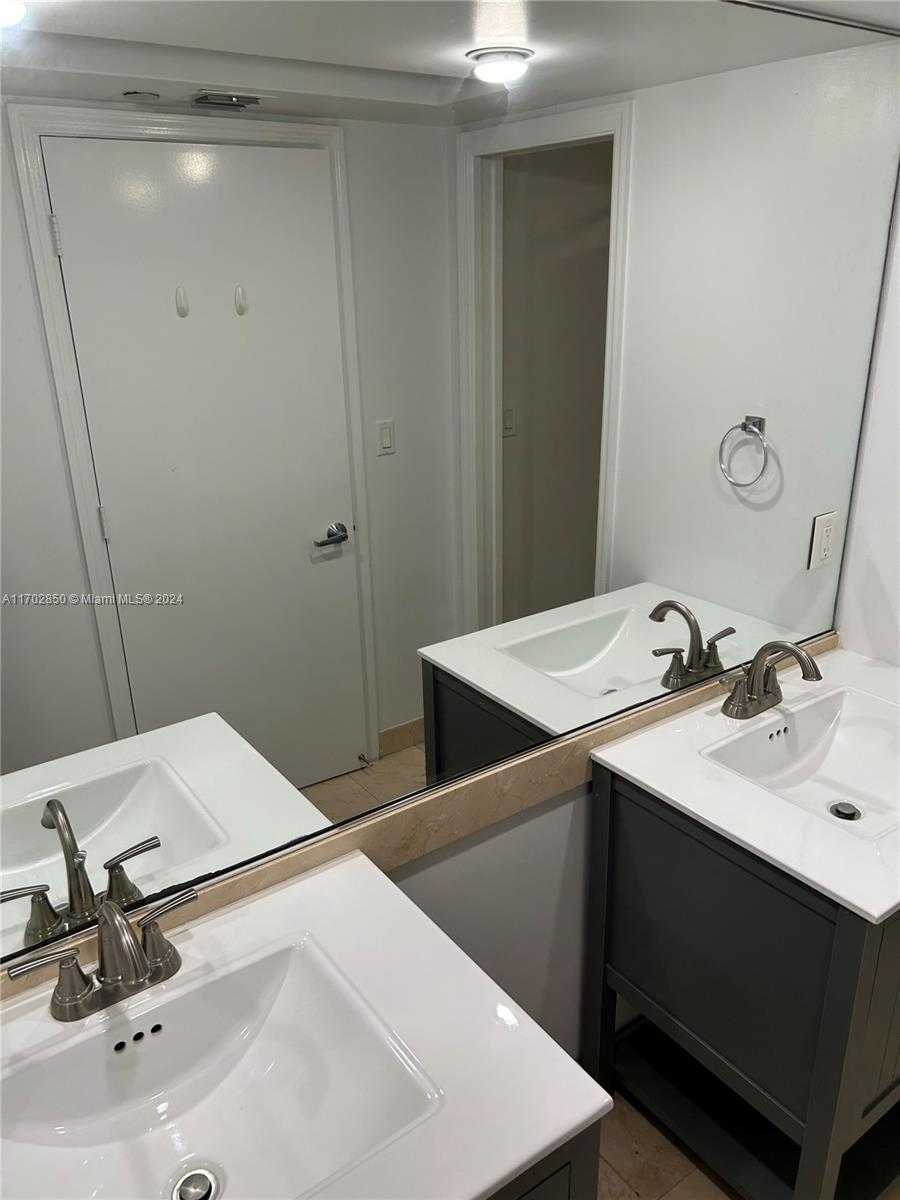 Small Image of 6917 #912, Miami Beach Number 15