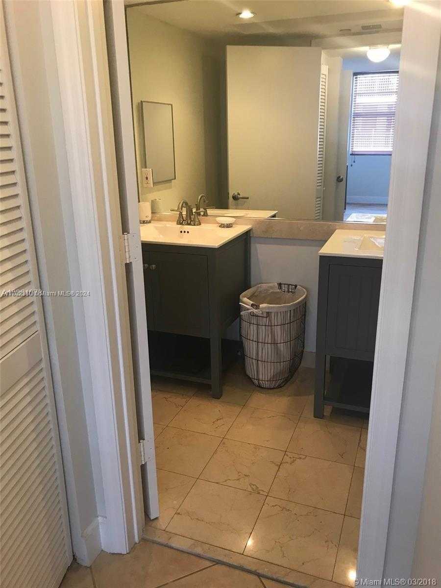Small Image of 6917 #912, Miami Beach Number 16