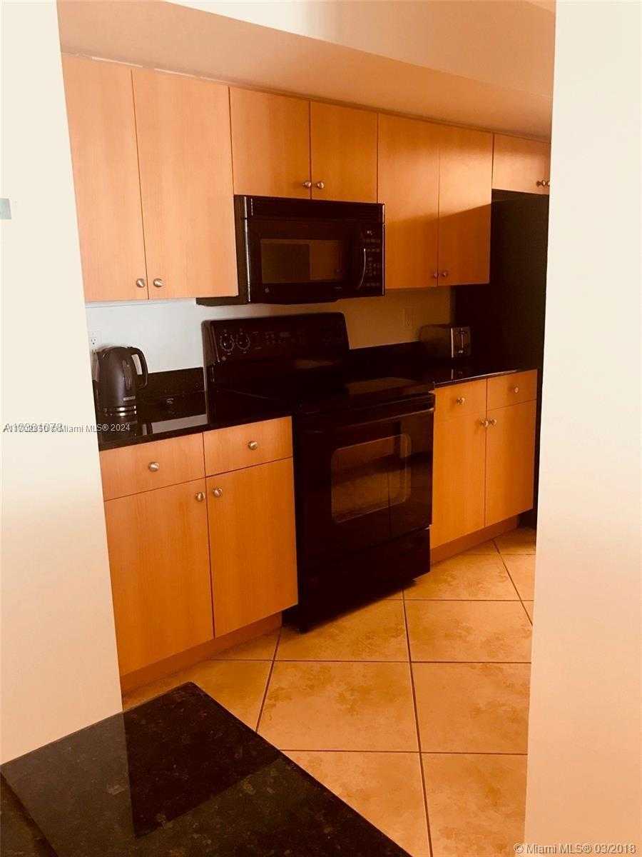 Small Image of 6917 #912, Miami Beach Number 3