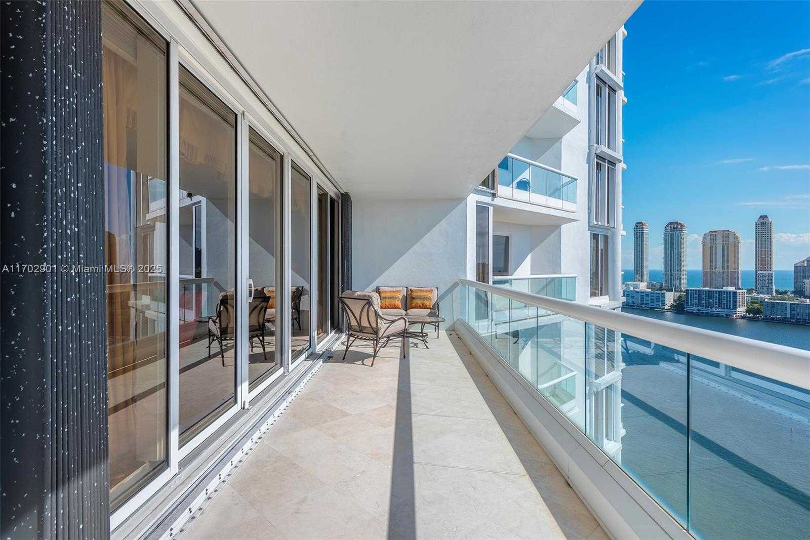 Small Image of 2600 ISLAND BLVD #2502, Aventura Number 11