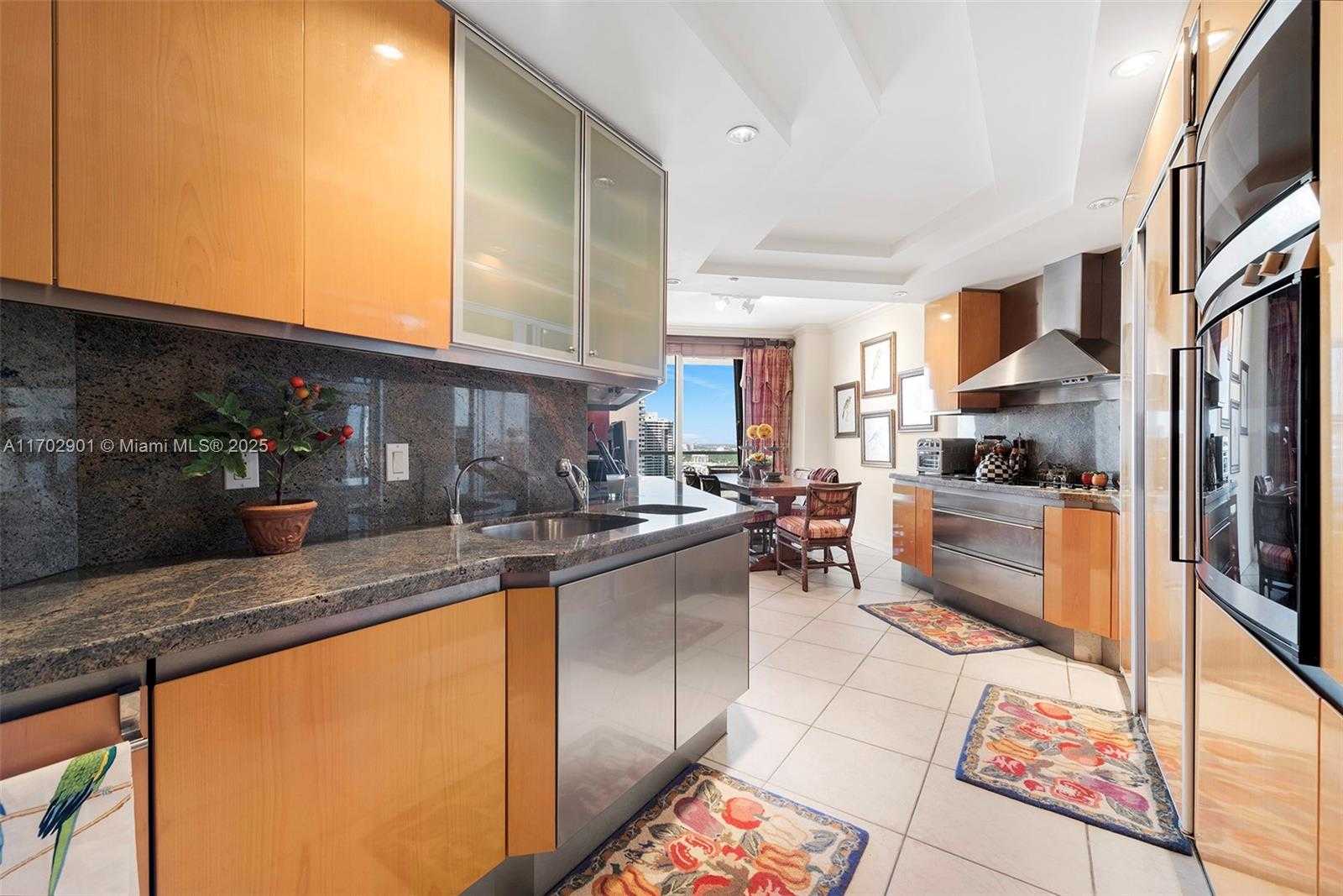 Small Image of 2600 ISLAND BLVD #2502, Aventura Number 14