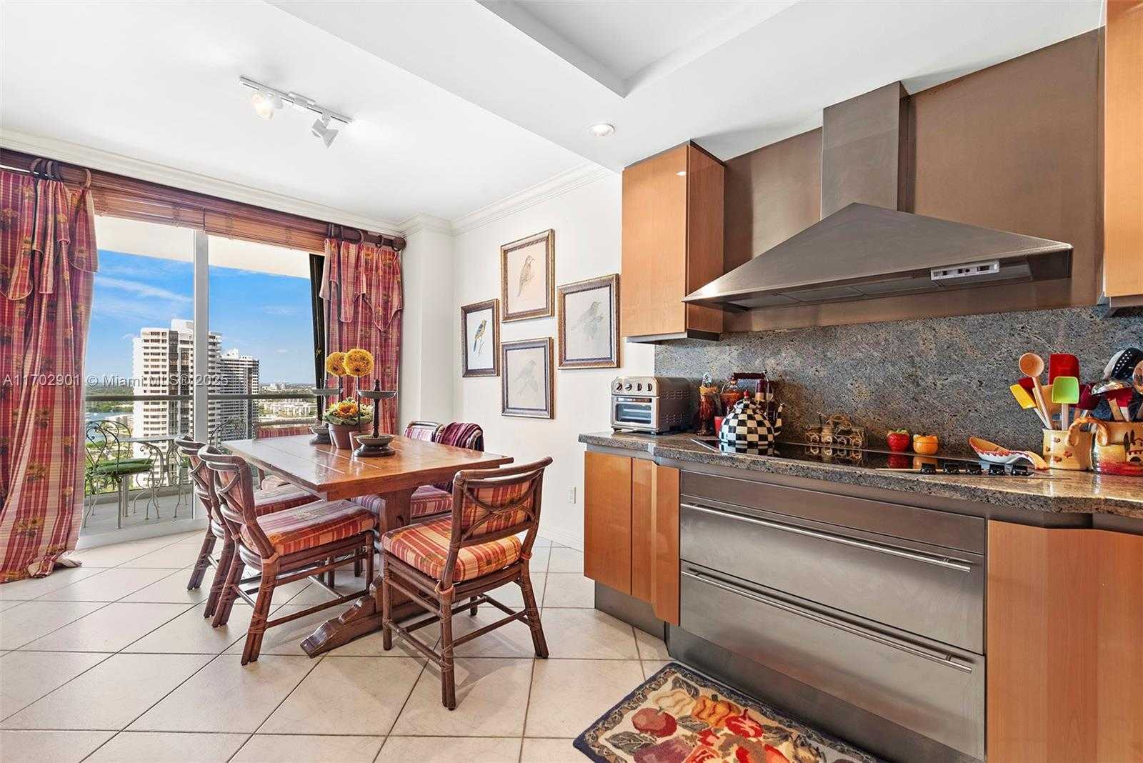 Small Image of 2600 ISLAND BLVD #2502, Aventura Number 16