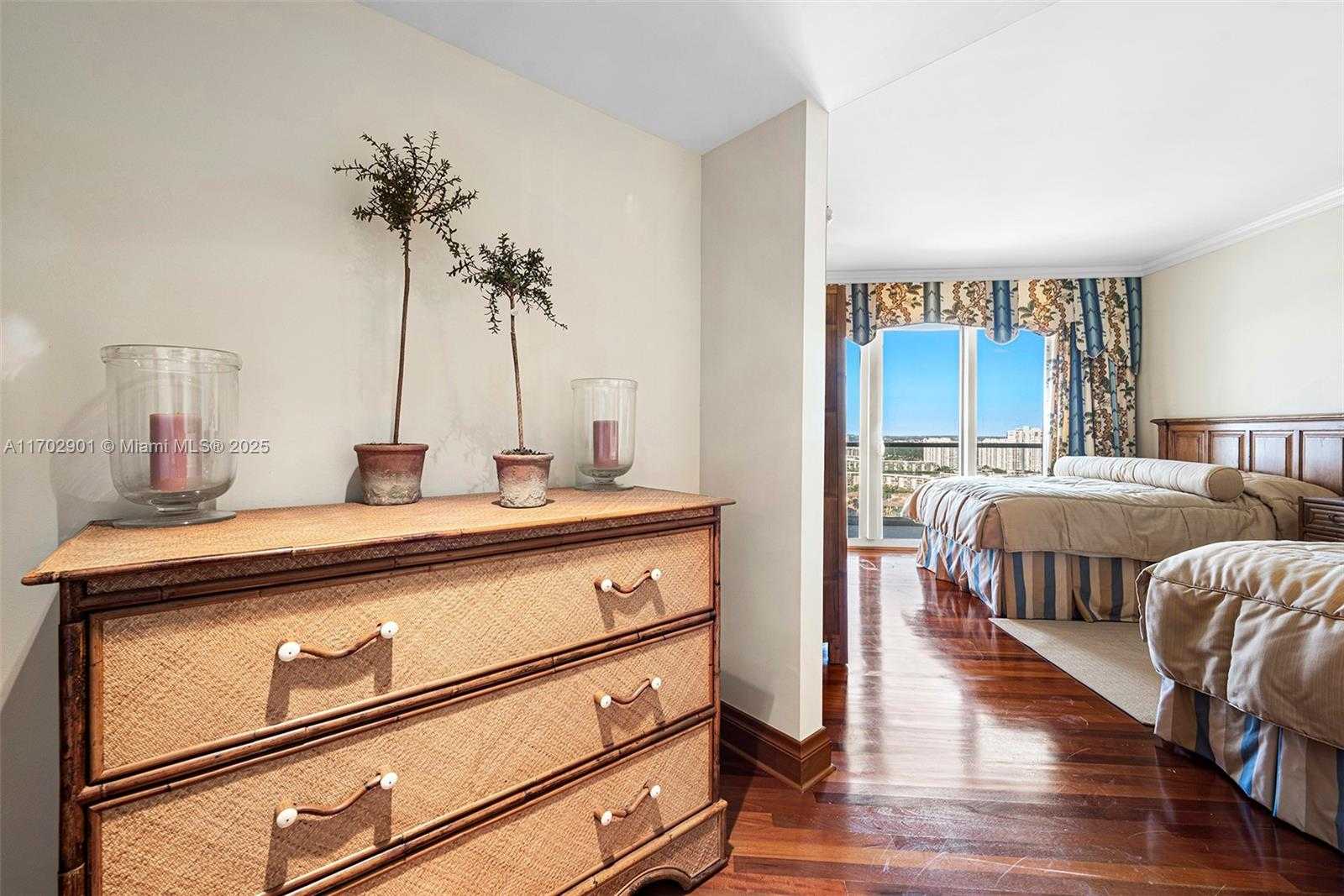 Small Image of 2600 ISLAND BLVD #2502, Aventura Number 19