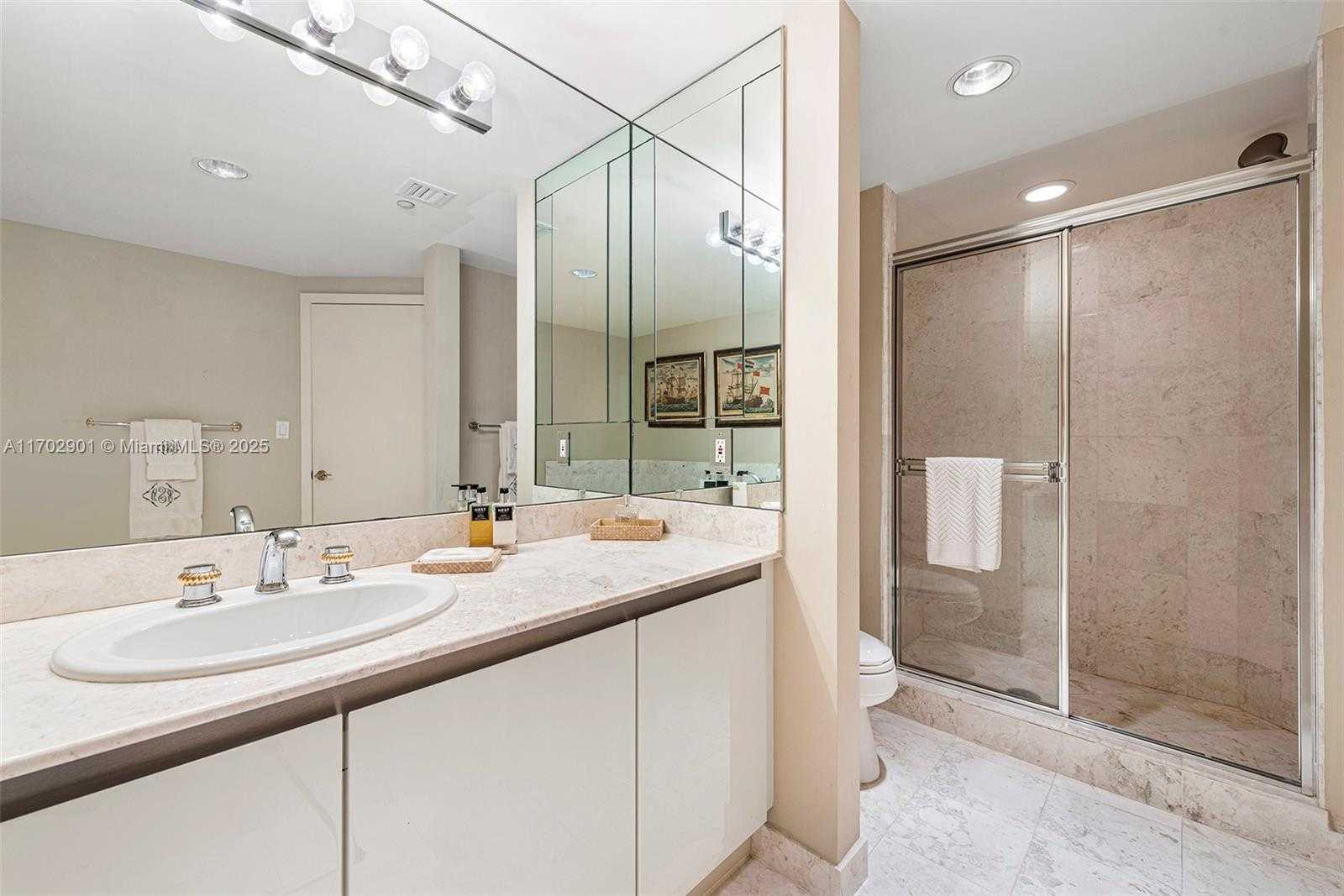 Small Image of 2600 ISLAND BLVD #2502, Aventura Number 22