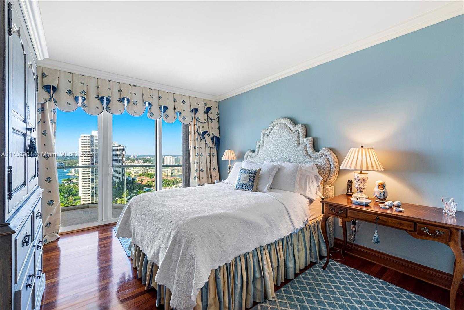 Small Image of 2600 ISLAND BLVD #2502, Aventura Number 26