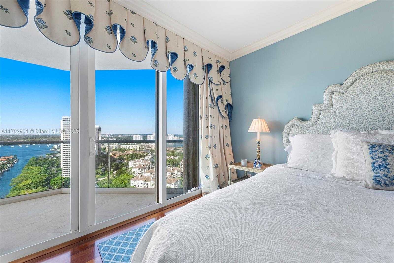 Small Image of 2600 ISLAND BLVD #2502, Aventura Number 29