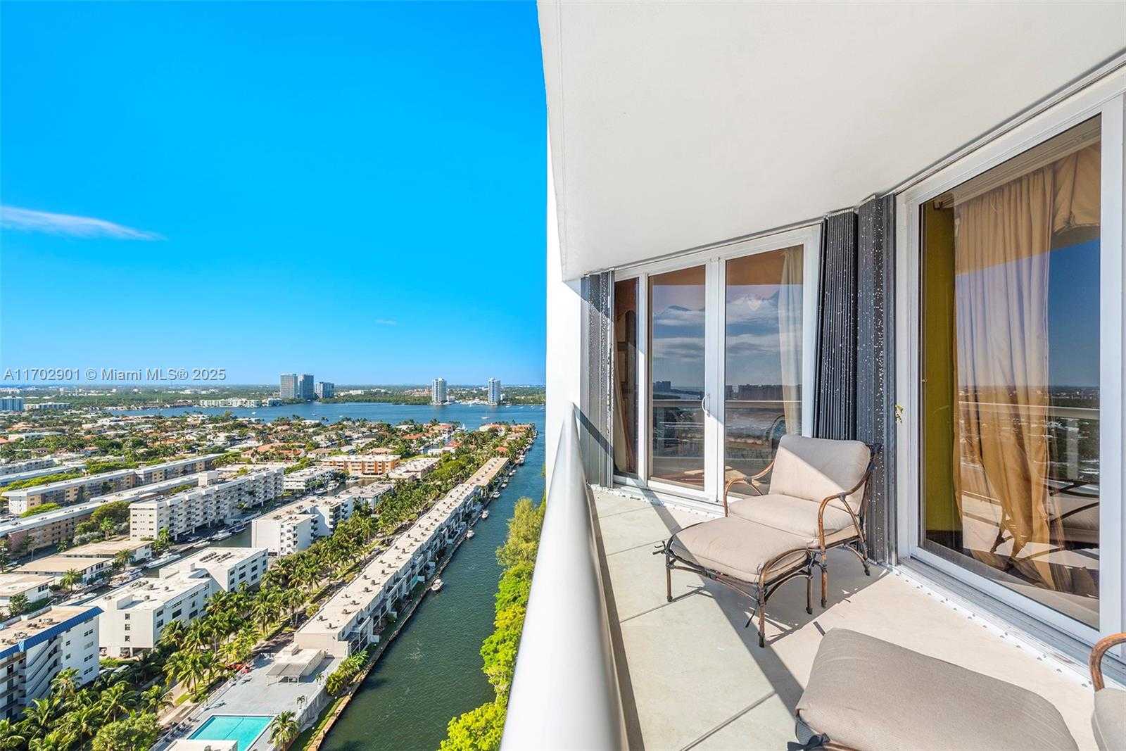 Small Image of 2600 ISLAND BLVD #2502, Aventura Number 31
