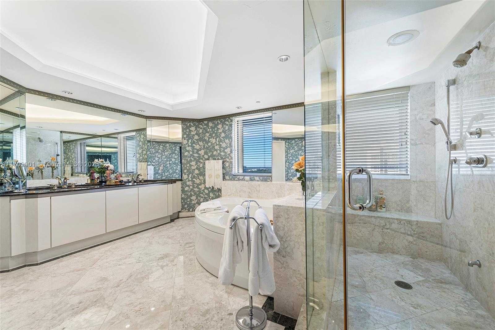 Small Image of 2600 ISLAND BLVD #2502, Aventura Number 36
