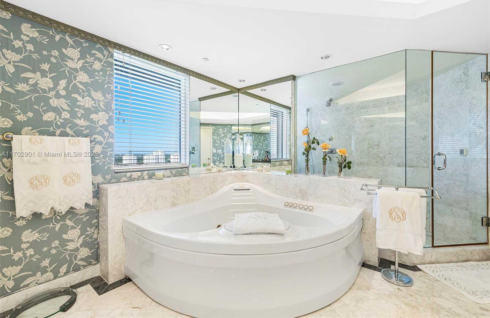 Small Image of 2600 ISLAND BLVD #2502, Aventura Number 37