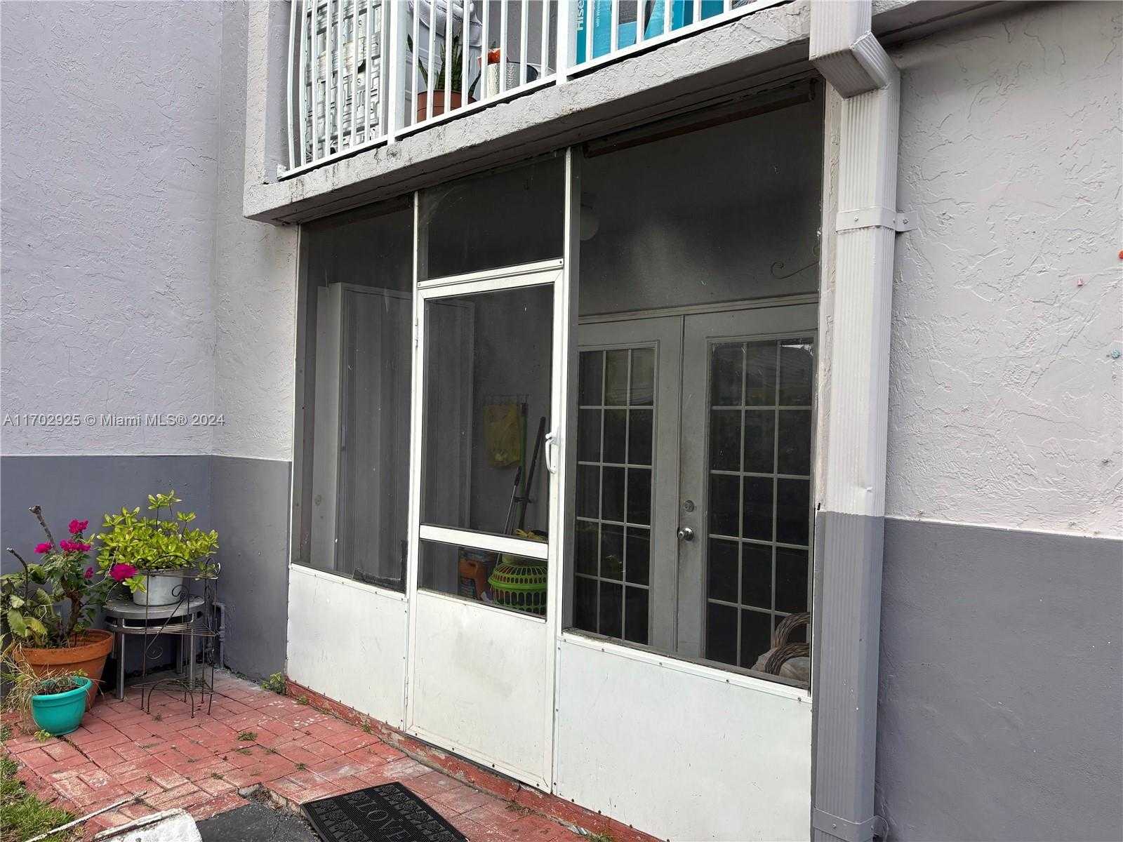 Small Image of 2780 WEST 76TH ST #101, Hialeah Number 4