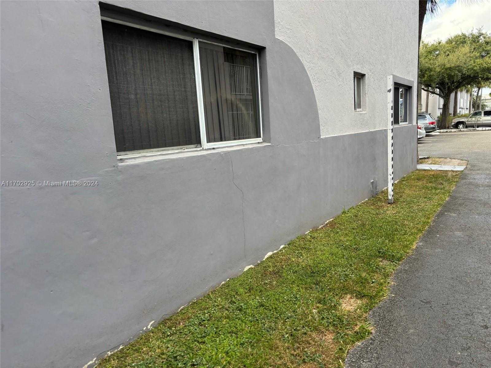 Small Image of 2780 WEST 76TH ST #101, Hialeah Number 6