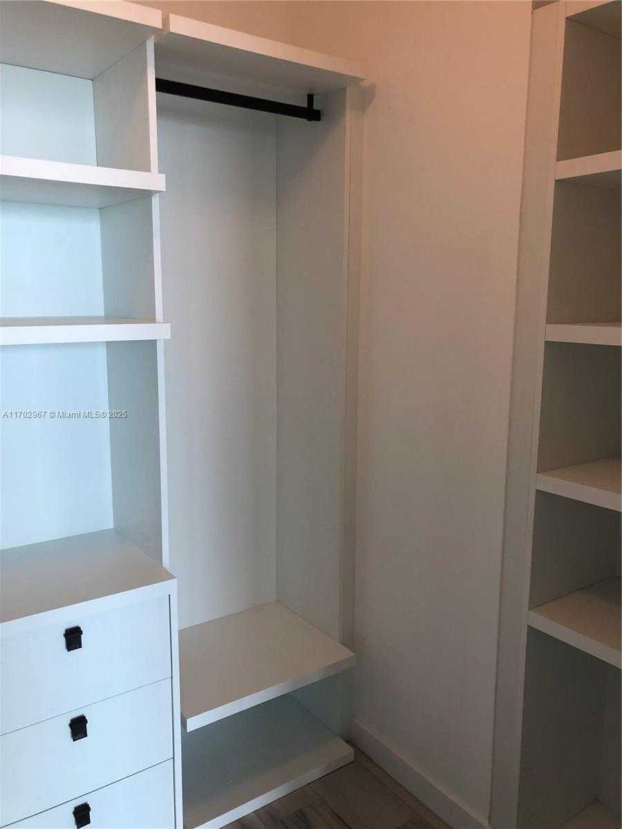 Imagen de Pequeño Objeto