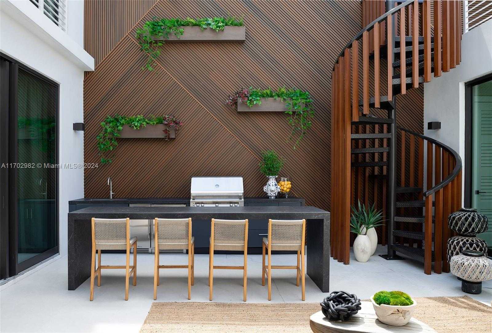 Small Image of 613 ALMERIA AVE, Coral Gables Number 10