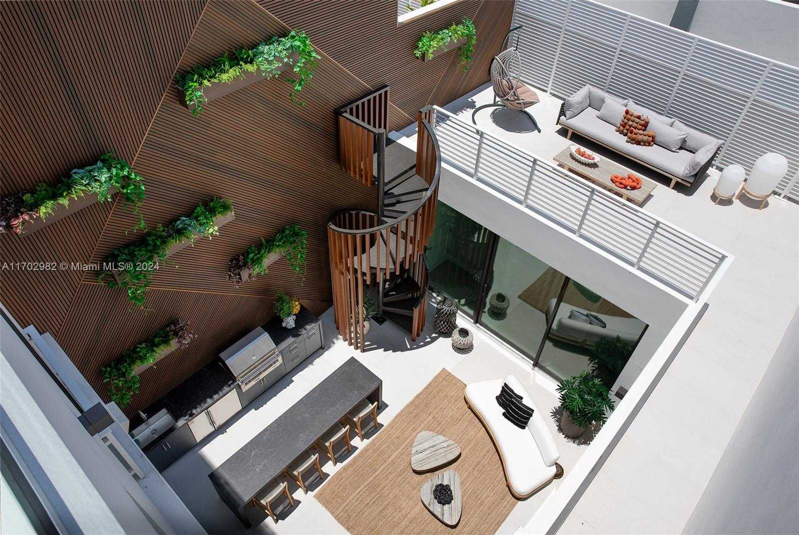Small Image of 613 ALMERIA AVE, Coral Gables Number 12