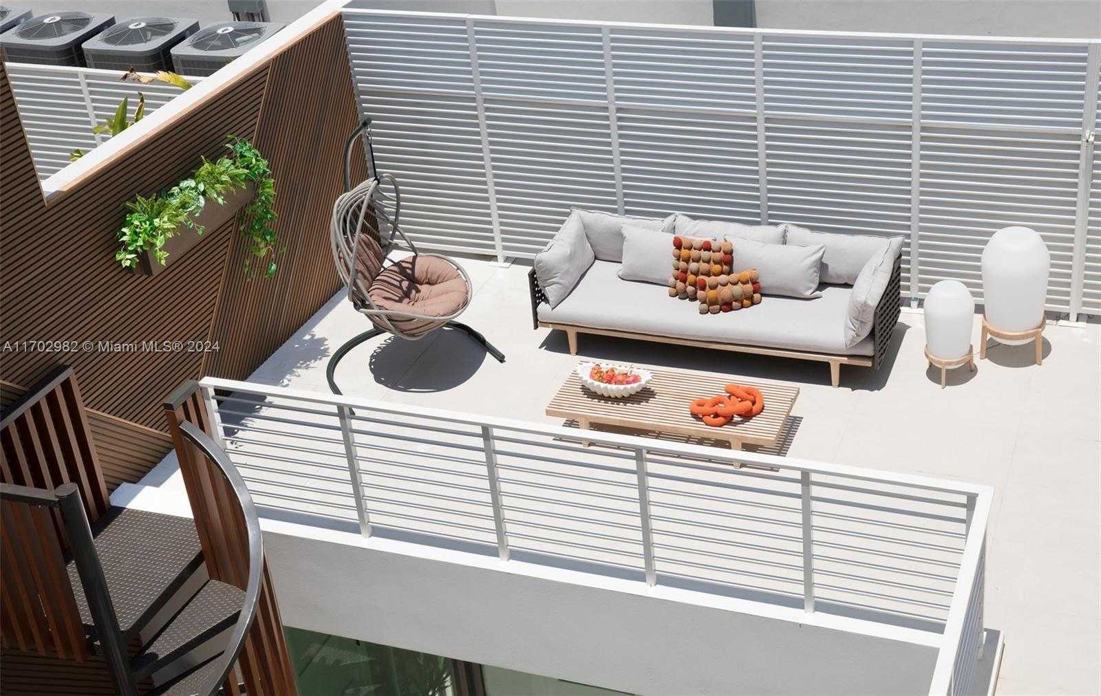Small Image of 613 ALMERIA AVE, Coral Gables Number 13