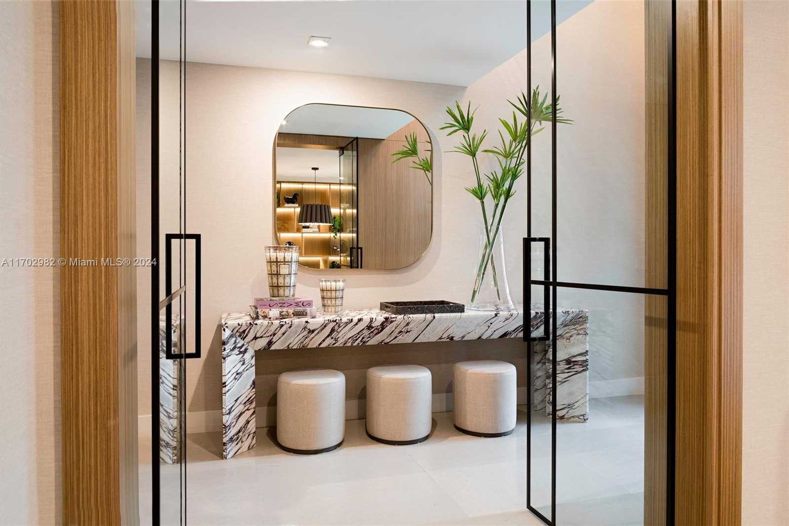 Small Image of 613 ALMERIA AVE, Coral Gables Number 3