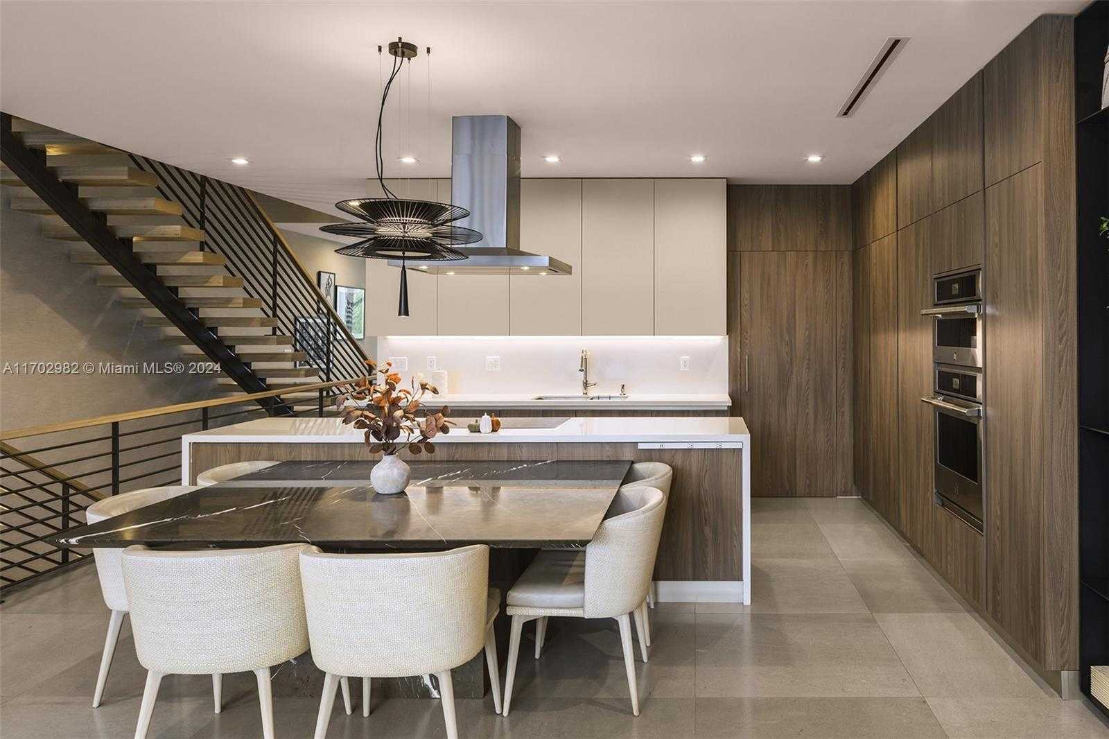 Small Image of 613 ALMERIA AVE, Coral Gables Number 9