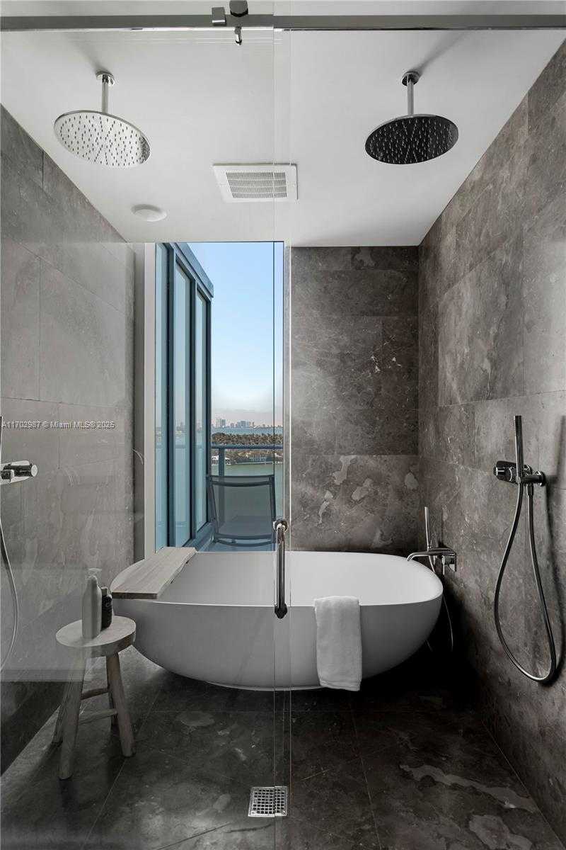 Small Image of 6800 INDIAN CREEK DR #PH2, Miami Beach Number 18