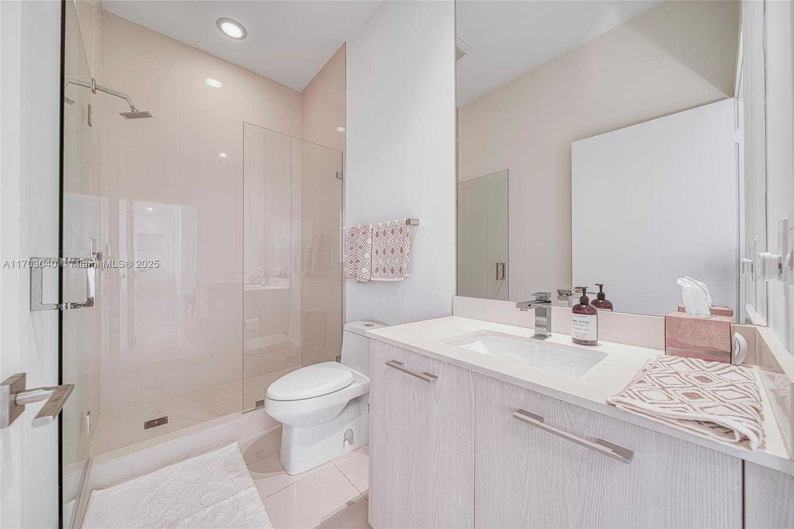 Small Image of 45 SOUTH WEST 9TH ST #LPH 4504, Miami Number 13