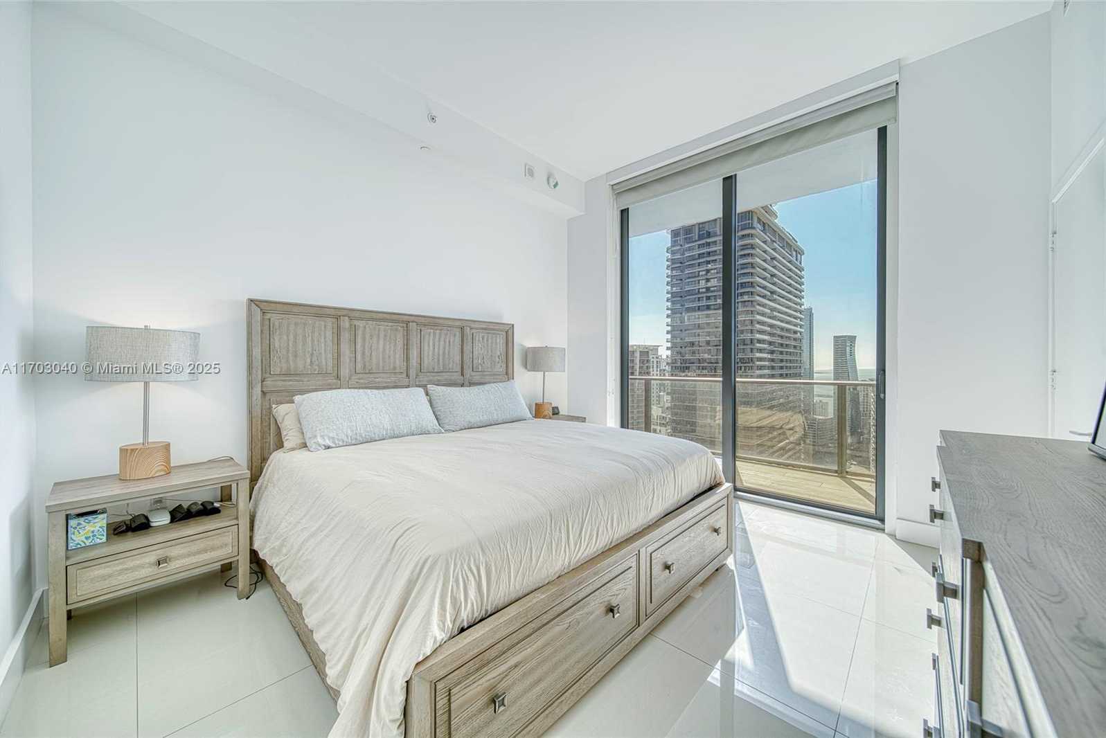 Small Image of 45 SOUTH WEST 9TH ST #LPH 4504, Miami Number 14