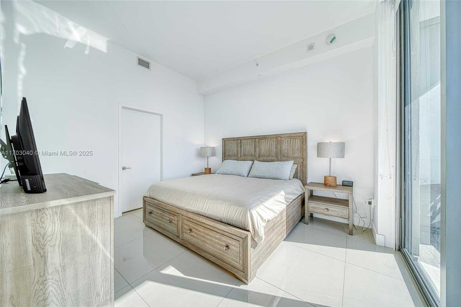 Small Image of 45 SOUTH WEST 9TH ST #LPH 4504, Miami Number 15