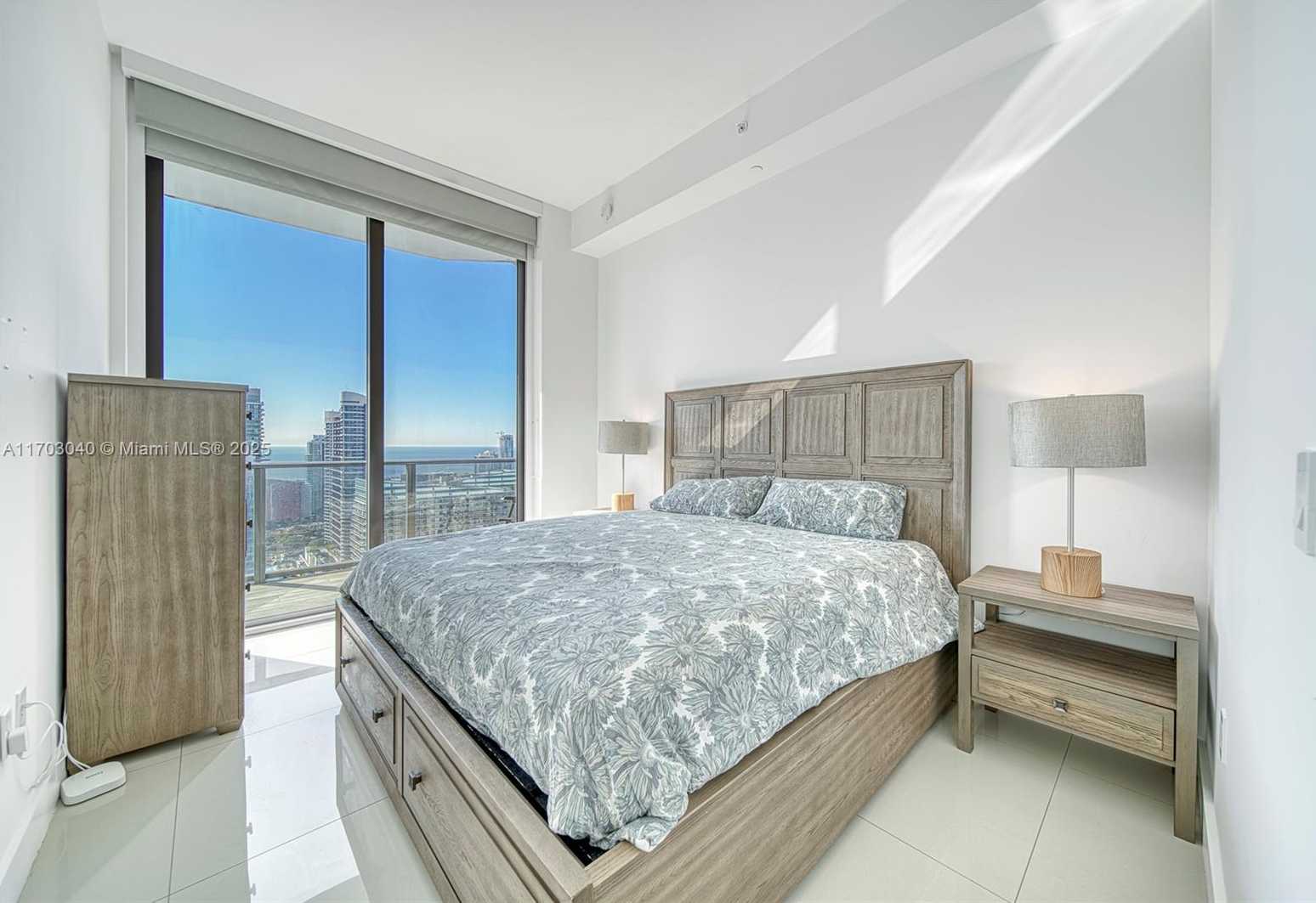 Small Image of 45 SOUTH WEST 9TH ST #LPH 4504, Miami Number 24