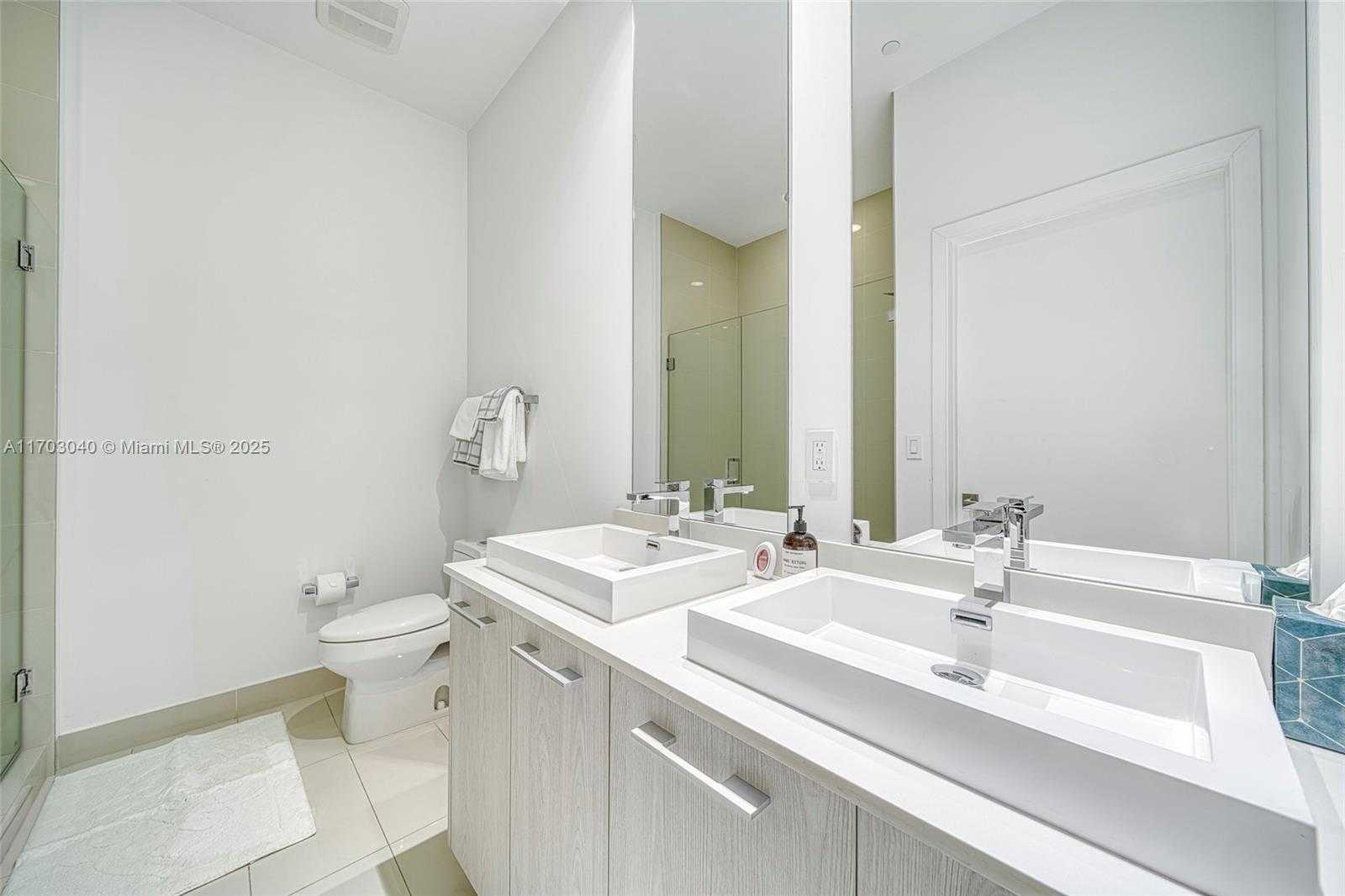 Small Image of 45 SOUTH WEST 9TH ST #LPH 4504, Miami Number 31
