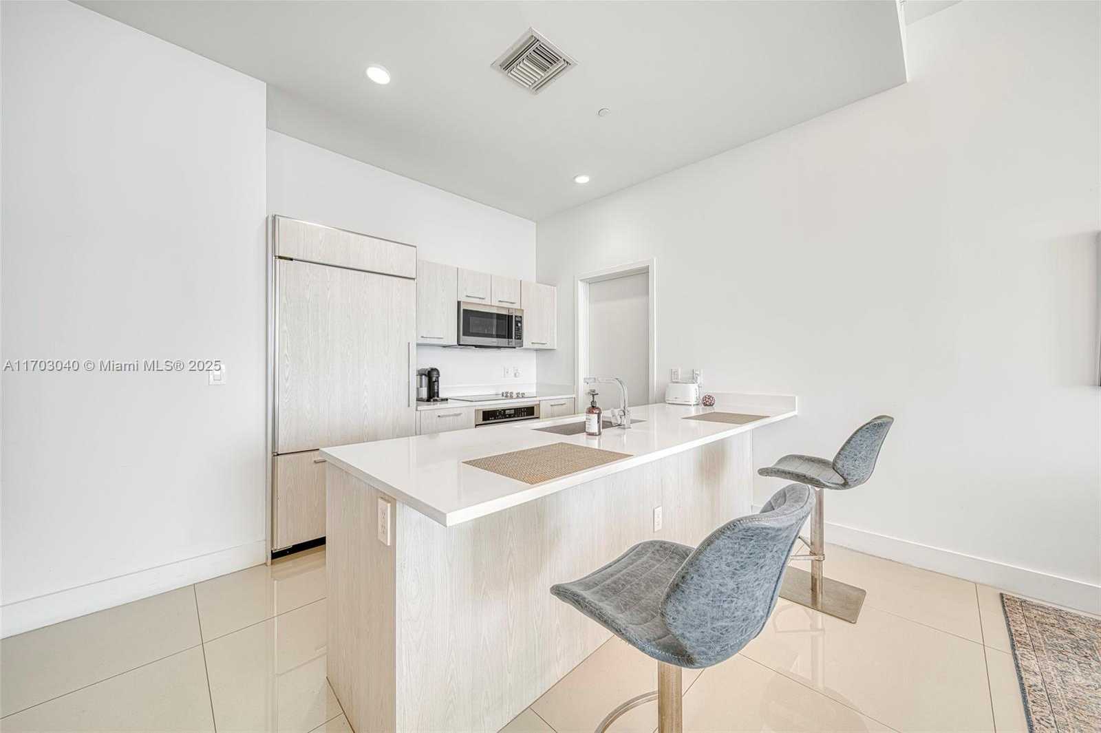Small Image of 45 SOUTH WEST 9TH ST #LPH 4504, Miami Number 7