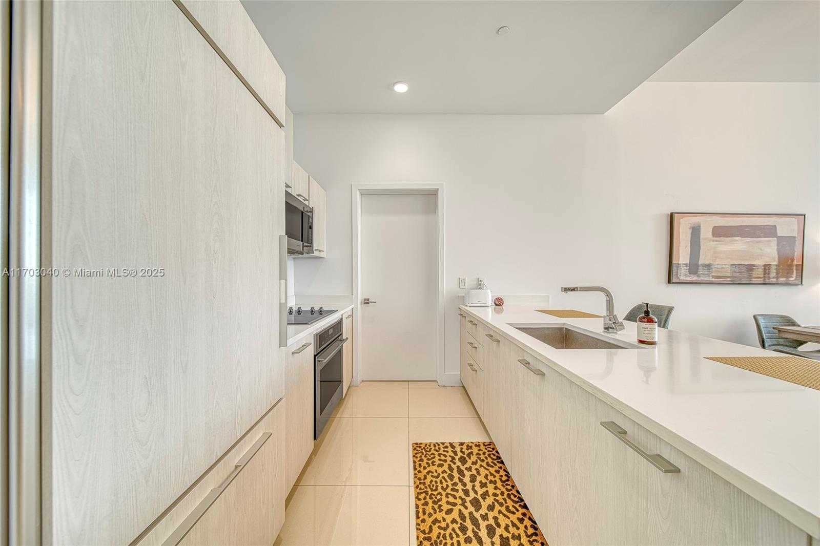 Small Image of 45 SOUTH WEST 9TH ST #LPH 4504, Miami Number 8