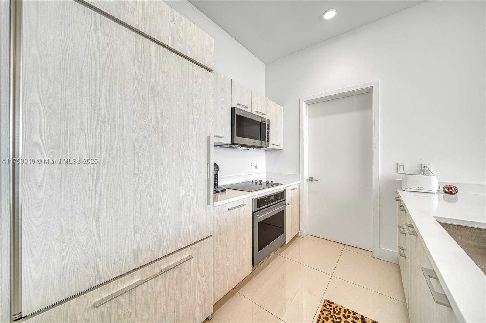 Small Image of 45 SOUTH WEST 9TH ST #LPH 4504, Miami Number 9