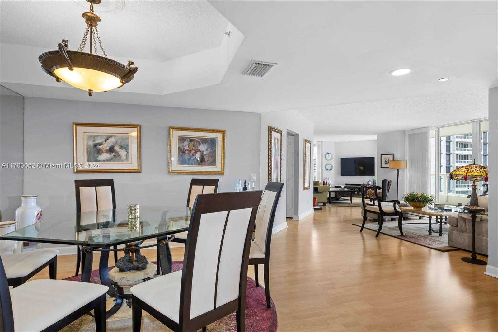 Small Image of 21205 YACHT CLUB DR #2403, Aventura Number 3
