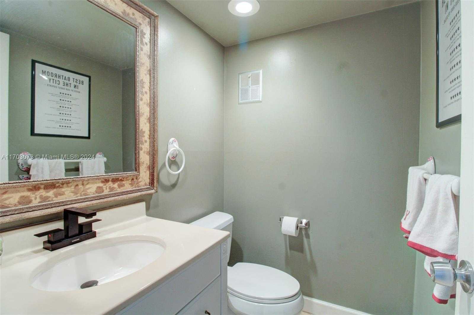 Small Image of 730 EAST COCO PLUM CIR #3, Plantation Number 10