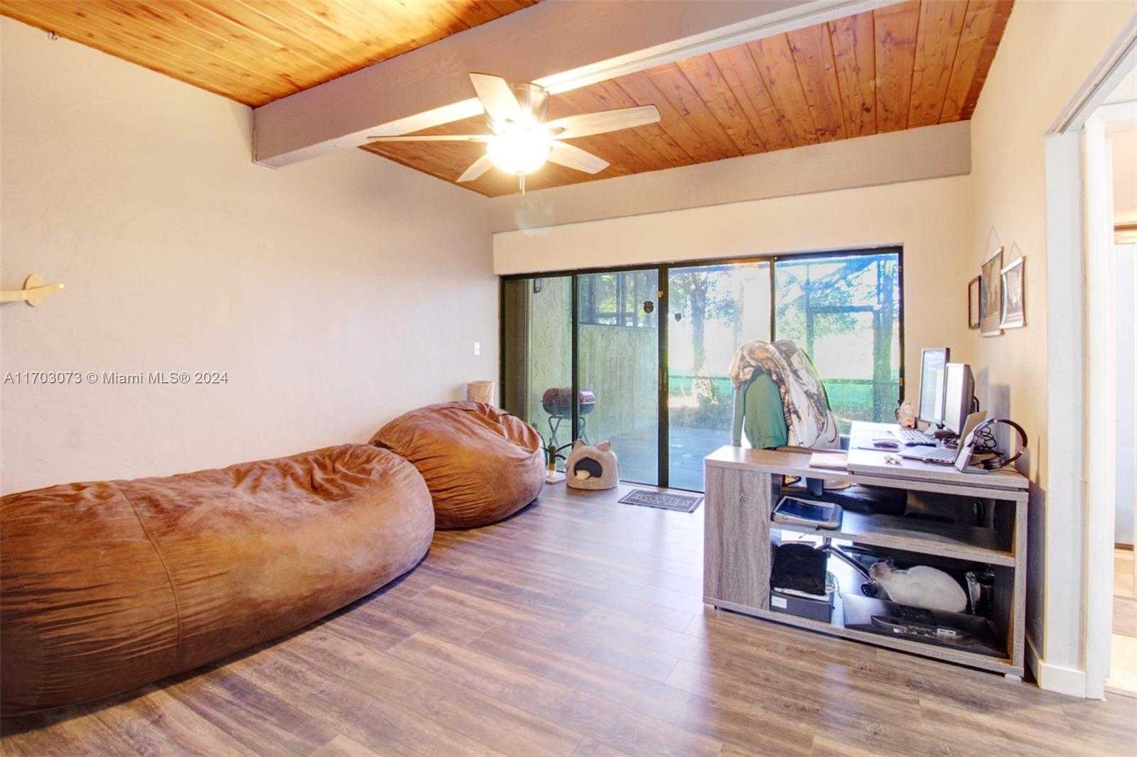 Small Image of 730 EAST COCO PLUM CIR #3, Plantation Number 11