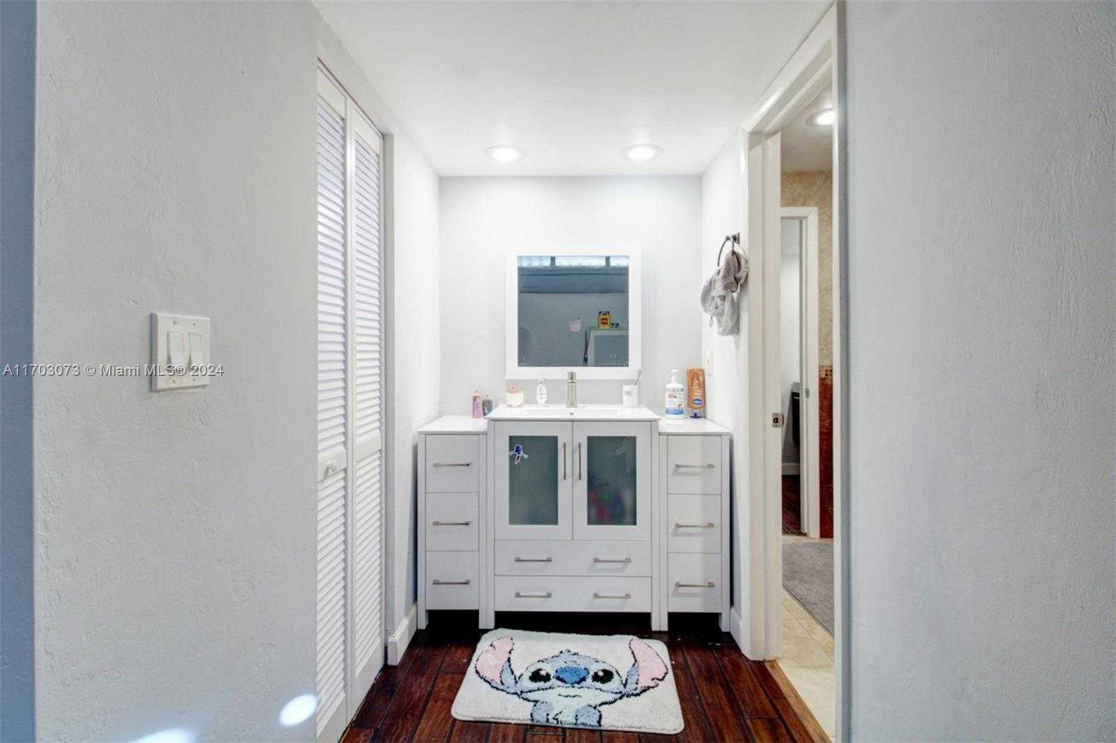 Small Image of 730 EAST COCO PLUM CIR #3, Plantation Number 14