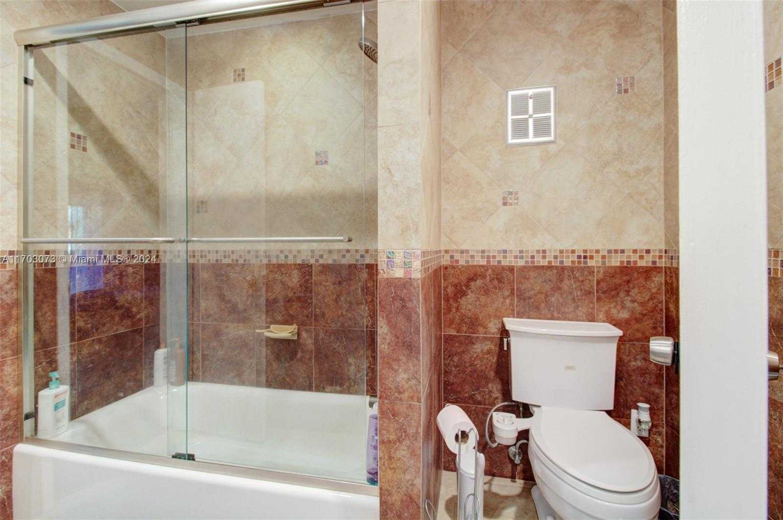 Small Image of 730 EAST COCO PLUM CIR #3, Plantation Number 15