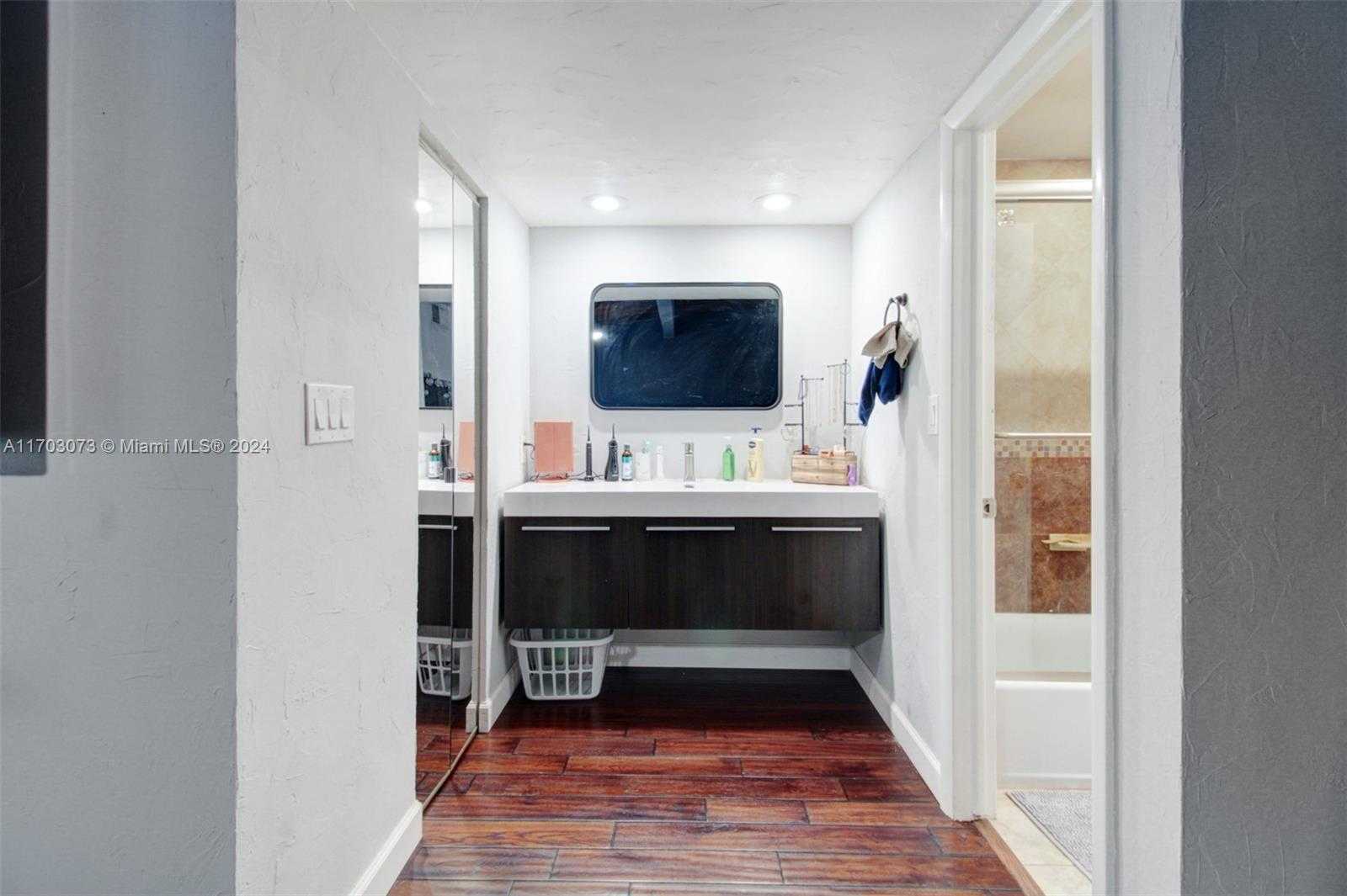 Small Image of 730 EAST COCO PLUM CIR #3, Plantation Number 16