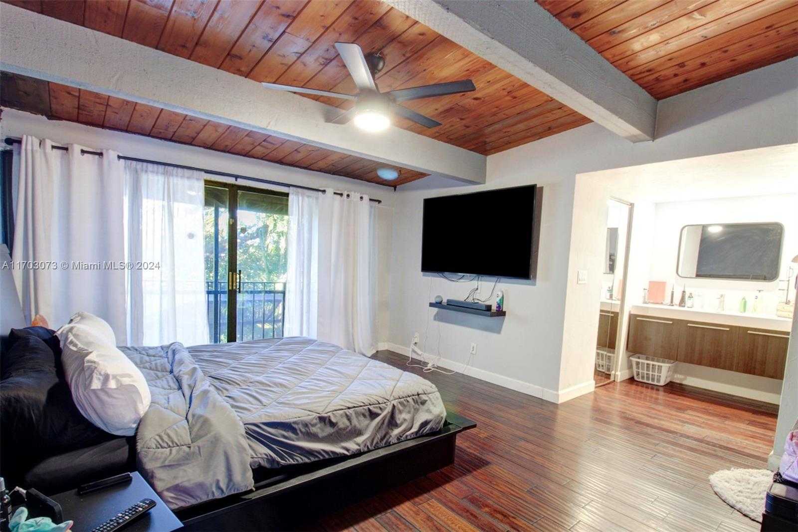 Small Image of 730 EAST COCO PLUM CIR #3, Plantation Number 17