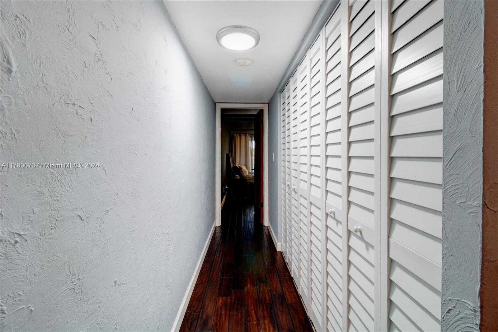 Small Image of 730 EAST COCO PLUM CIR #3, Plantation Number 19