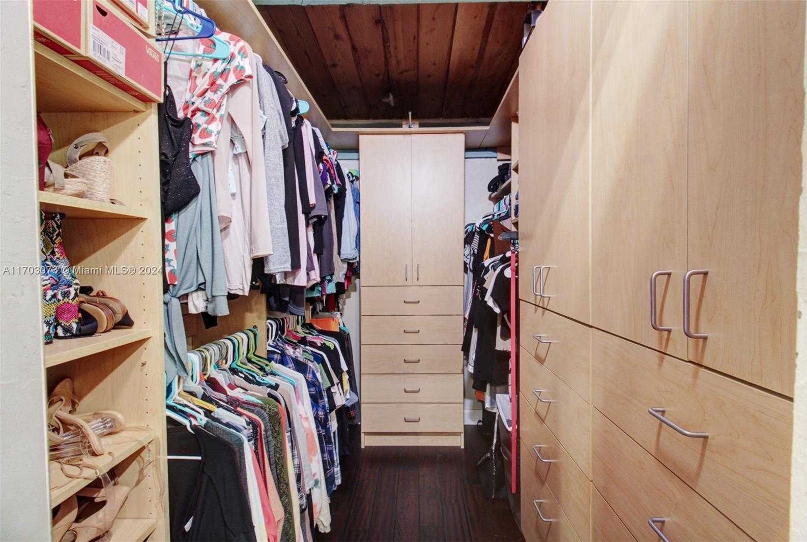 Small Image of 730 EAST COCO PLUM CIR #3, Plantation Number 21