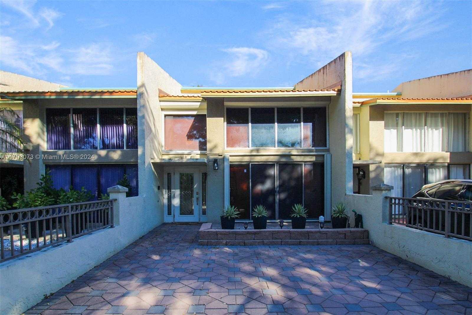 Small Image of 730 EAST COCO PLUM CIR #3, Plantation Number 3