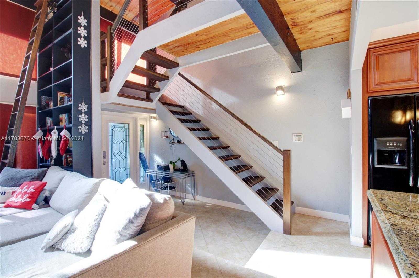 Small Image of 730 EAST COCO PLUM CIR #3, Plantation Number 5