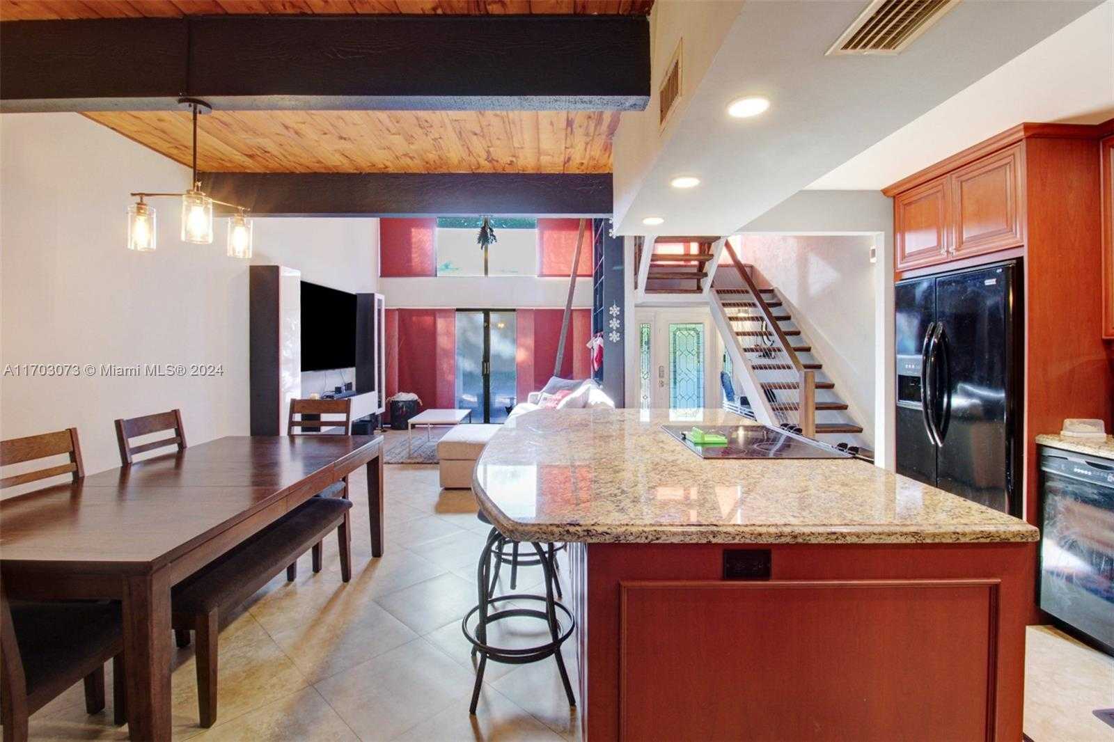 Small Image of 730 EAST COCO PLUM CIR #3, Plantation Number 9