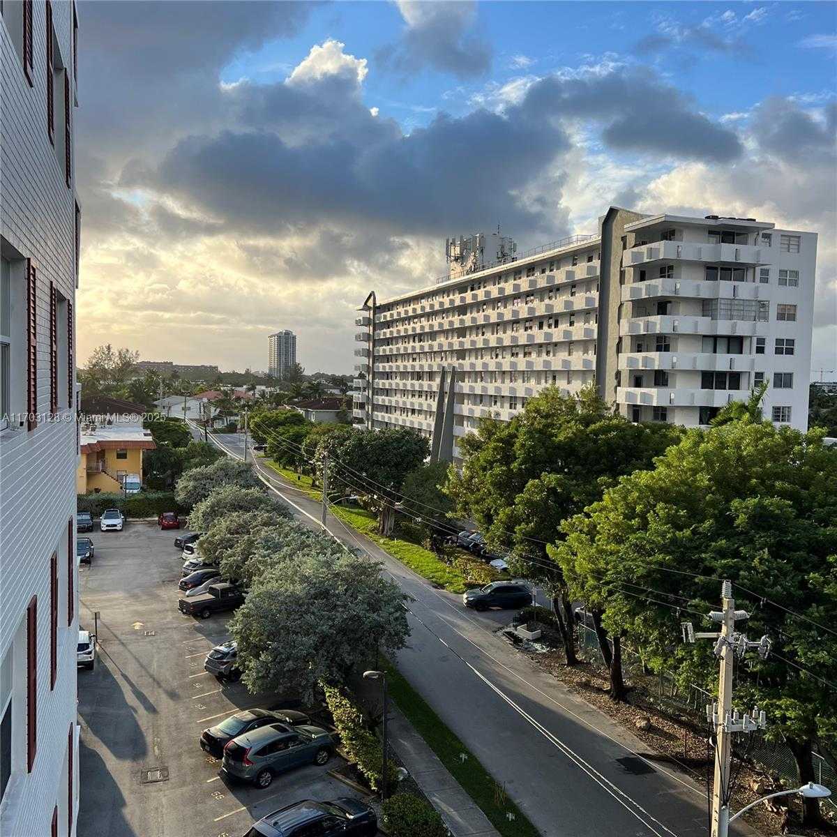 Small Image of 3660 NORTH EAST 166TH ST #607, North Miami Beach Number 3