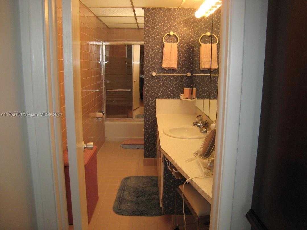 Small Image of 5005 COLLINS AVE #1502, Miami Beach Number 14