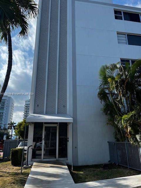 Small Image of 1100 ALTON RD #5D, Miami Beach Number 3
