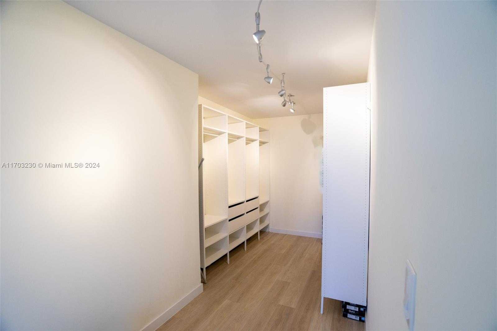 Small Image of 2500 PARKVIEW DR #2020, Hallandale Beach Number 12